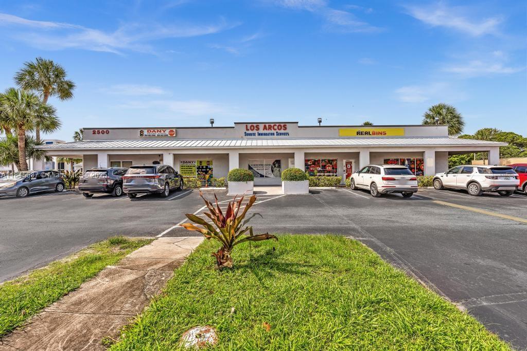 2450 W Oakland Park Blvd, Oakland Park, Florida 33311, Estados Unidos