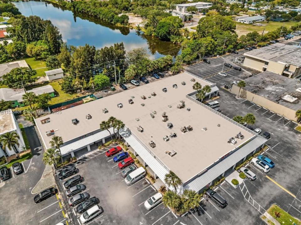 2450 W Oakland Park Blvd, Oakland Park, Florida 33311, Estados Unidos