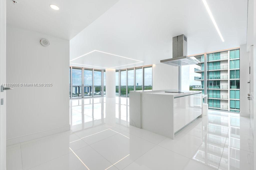300 Sunny Isles Blvd 4-1808, Sunny Isles Beach, فلوريدا 33160, الولايات المتحدة