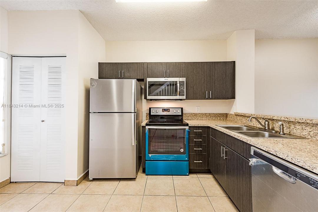 705 SW 122nd Ave 705, Pembroke Pines, Флорида 33025, Соединенные Штаты