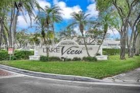 2841 N Oakland Forest Dr 211, Oakland Park, Florida 33309, USA