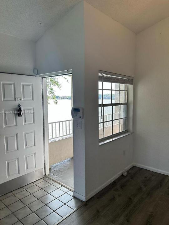 2841 N Oakland Forest Dr 211, Oakland Park, Florida 33309, Stati Uniti