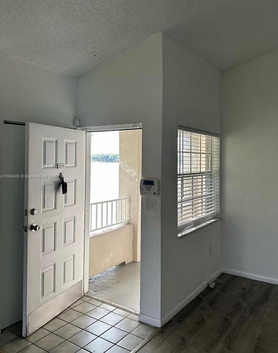 2841 N Oakland Forest Dr 211, Oakland Park, Florida 33309, Stati Uniti
