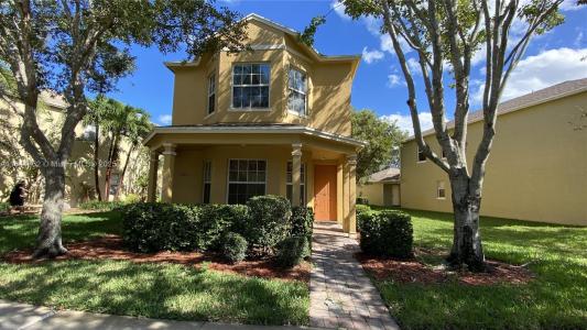 1932 SE Grand Dr, Port St. Lucie, Florida 34952, USA