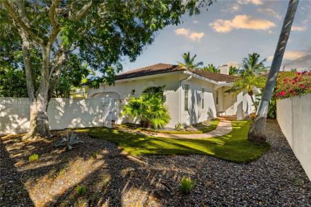 810 NE 21st Dr, Wilton Manors, Florida 33305, USA
