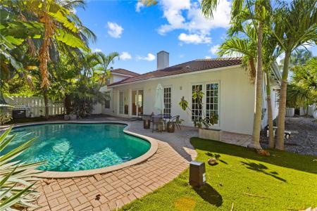 810 NE 21st Dr, Wilton Manors, Florida 33305, USA