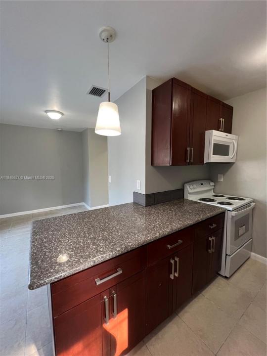 7632 NE 3rd Pl 0, Miami, פלורידה 33138, ארצות הברית של אמריקה 