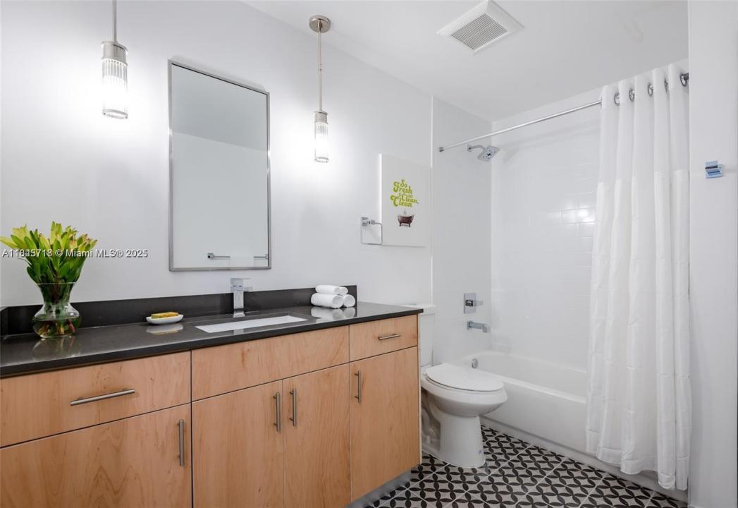 769 NW 1st St 302, Miami, 佛罗里达州 33128, 美国