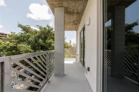 769 NW 1st St 302, Miami, Florida 33128, USA