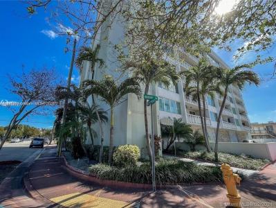 8233 Harding Ave 204, Miami Beach, Florida 33141, USA