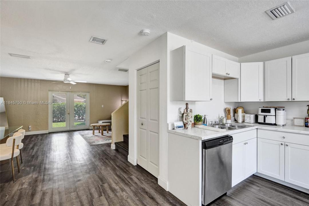 1359 Sussex Dr, North Lauderdale, פלורידה 33068, ארצות הברית של אמריקה 