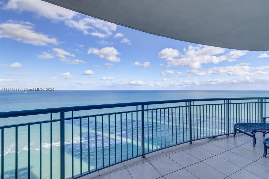 17375 Collins Ave 2501, Sunny Isles Beach, Florida 33160, USA