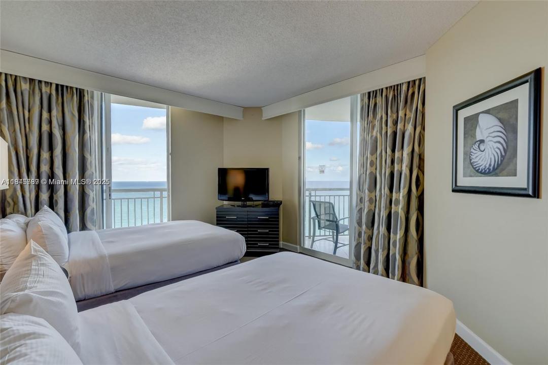 17375 Collins Ave 2501, Sunny Isles Beach, Florida 33160, USA