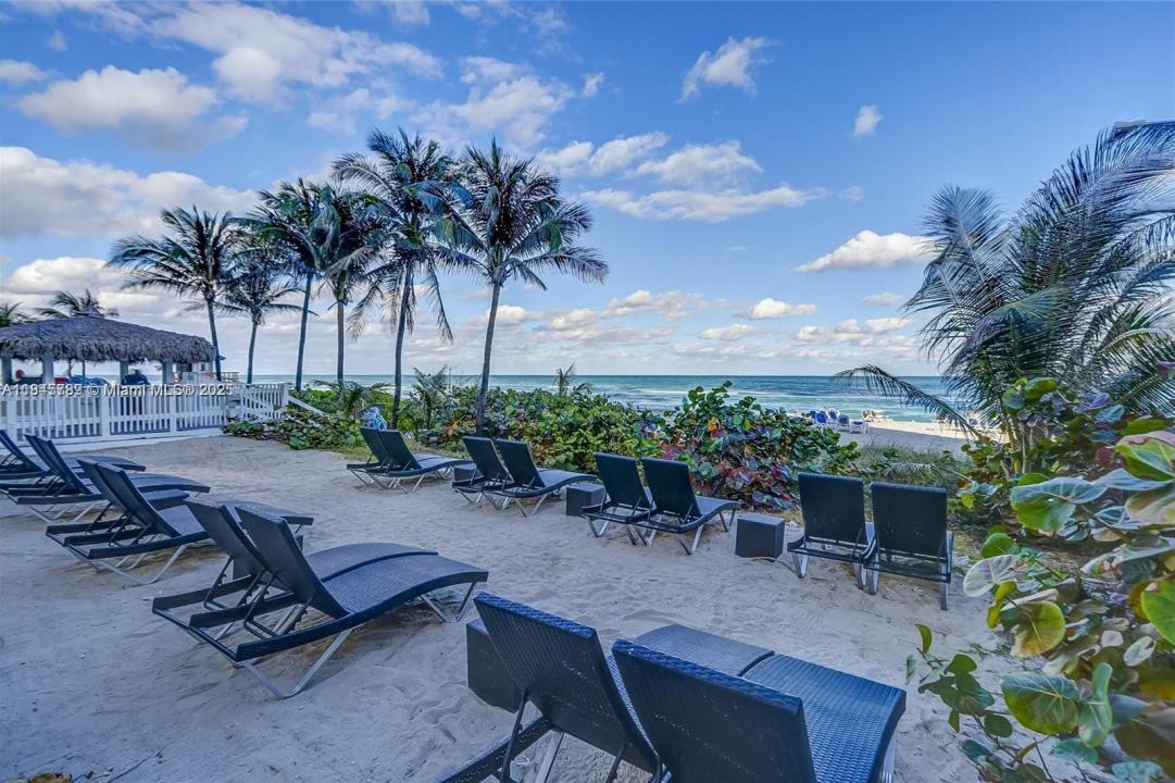 17375 Collins Ave 2501, Sunny Isles Beach, Florida 33160, USA