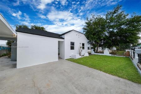 741 NW 77th Ter, Miami, Florida 33150, USA