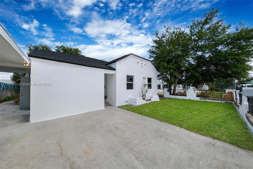 741 NW 77th Ter, Miami, フロリダ 33150, アメリカ合衆国