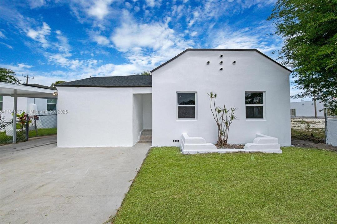 741 NW 77th Ter, Miami, フロリダ 33150, アメリカ合衆国
