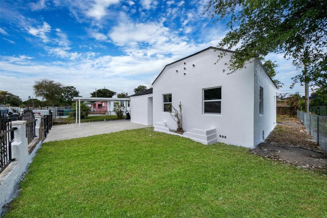 741 NW 77th Ter, Miami, フロリダ 33150, アメリカ合衆国