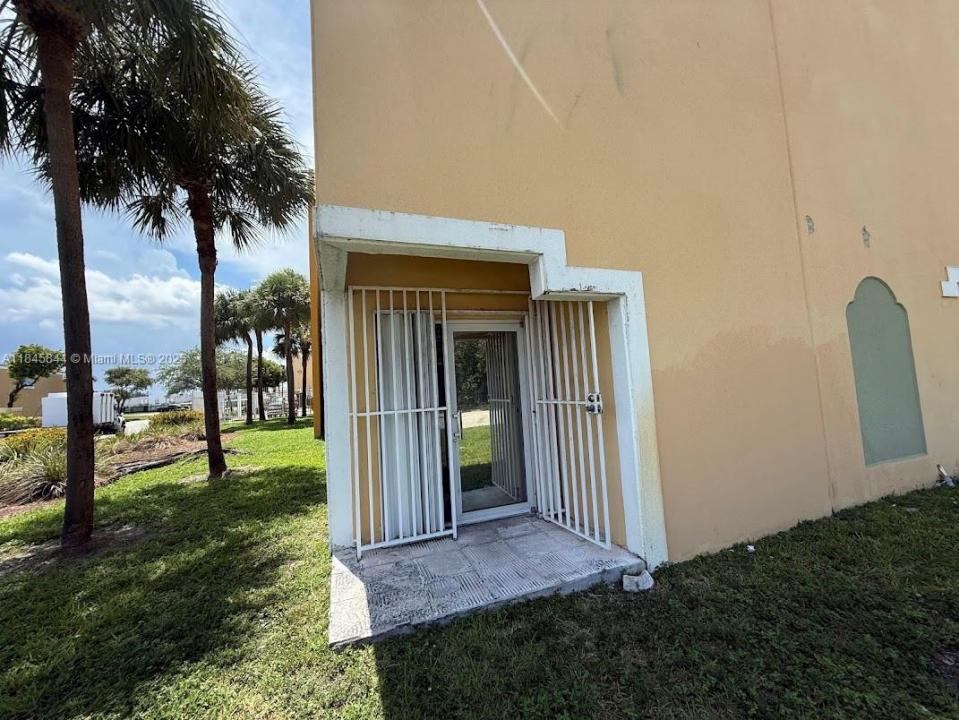 3803 NW 125th St 8, Opa-Locka, Florida 33054, Amerika Birleşik Devletleri