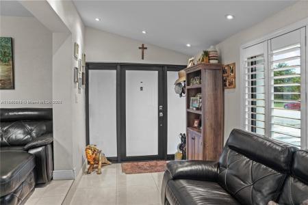 117 W 34th St, Hialeah, Florida 33012, USA