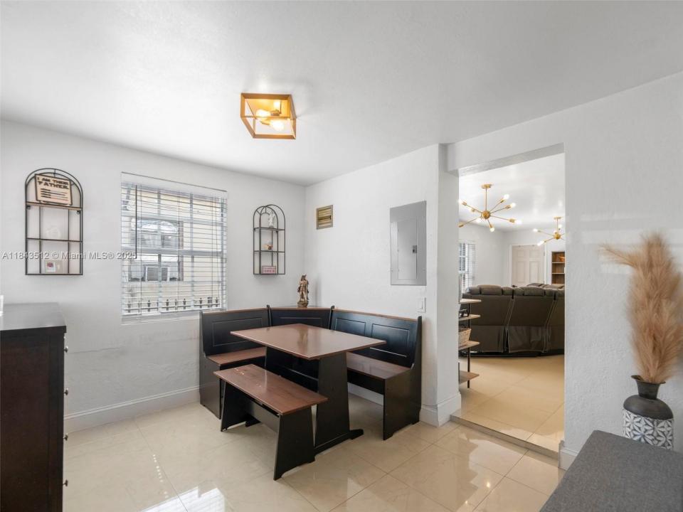 3151 NW 59th St, Miami, Florida 33142