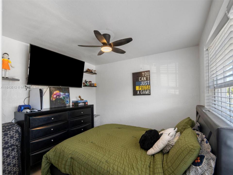 3151 NW 59th St, Miami, Florida 33142