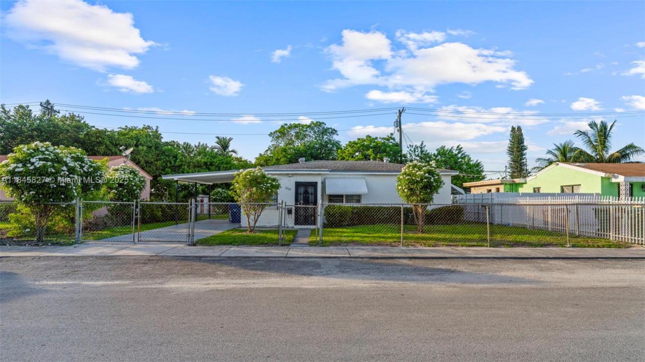 1235 NW 86th St, Miami, Флорида 33147, Соединенные Штаты