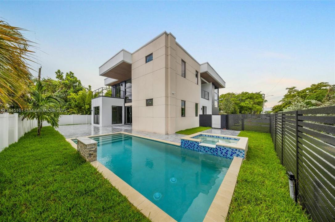 750 NE 16th Ave, Fort Lauderdale, פלורידה 33304, ארצות הברית של אמריקה 