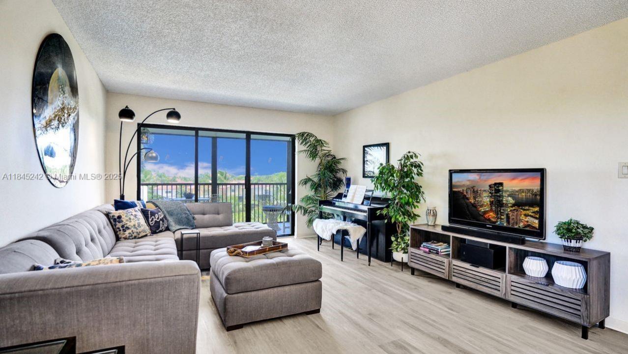 545 SE 12th St 301, Dania Beach, Florida 33004, HOA KỲ