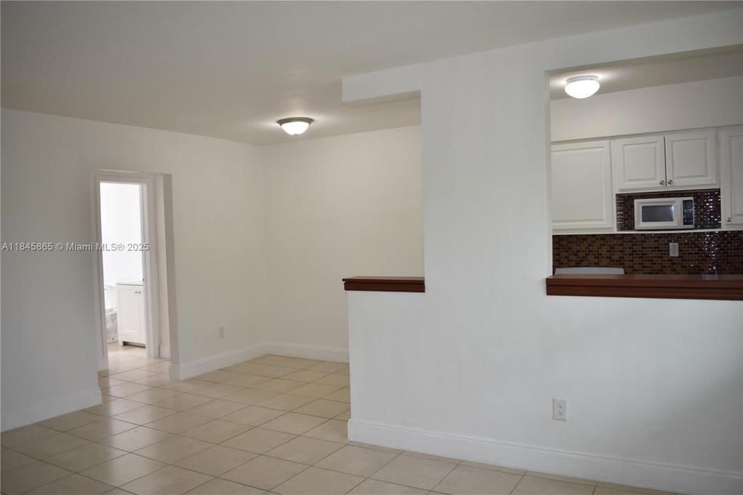 16851 NE 21st Ave 17, North Miami Beach, Florida 33162, Stati Uniti