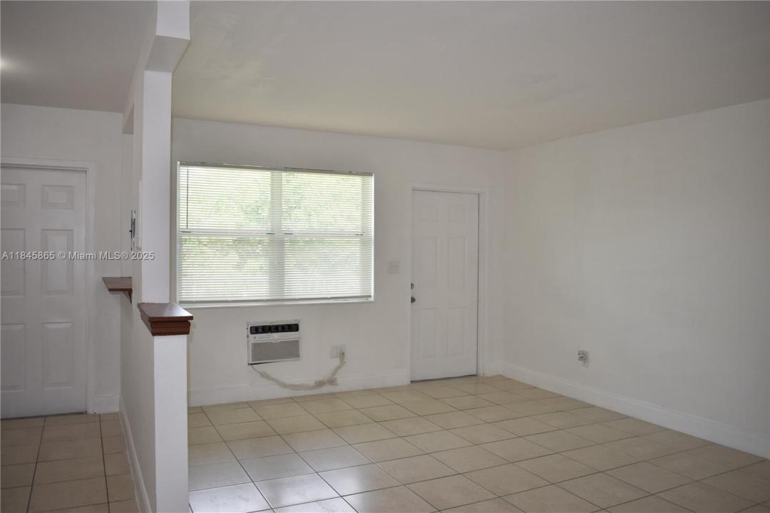 16851 NE 21st Ave 17, North Miami Beach, Florida 33162, Stati Uniti
