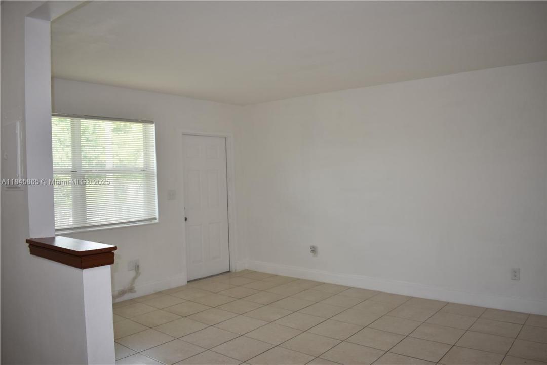 16851 NE 21st Ave 17, North Miami Beach, Florida 33162, Stati Uniti