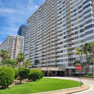 1985 S Ocean Dr 12B, Hallandale Beach, Florida 33009, USA