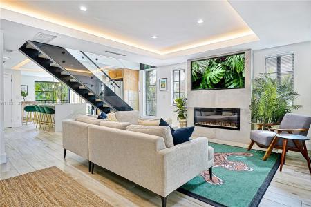1720 SW 11 St, Miami, Florida 33135, USA