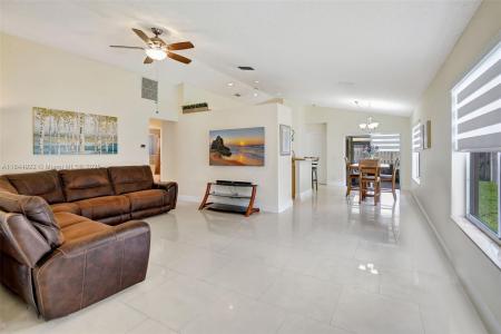 1525 Estancia Cir, Weston, Florida 33327, USA