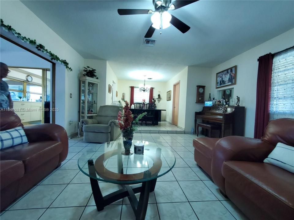 1300 NW 174th St, Miami Gardens, فلوريدا 33169, الولايات المتحدة