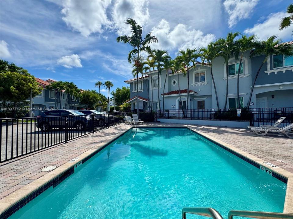 11667 NE 18th Dr 11667, North Miami, Флорида 33181, Соединенные Штаты