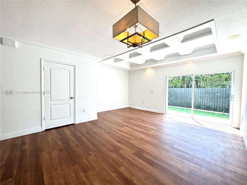 11667 NE 18th Dr 11667, North Miami, Флорида 33181, Соединенные Штаты