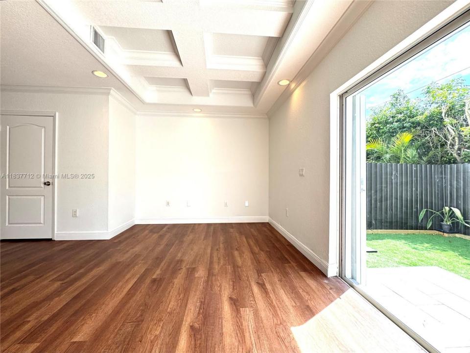11667 NE 18th Dr 11667, North Miami, Флорида 33181, Соединенные Штаты