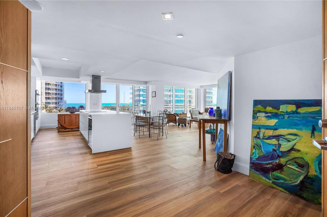 400 S Pointe Dr 704, Miami Beach, Florida 33139, USA