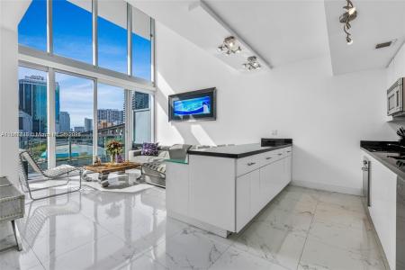 92 SW 3rd St 504, Miami, Florida 33130, USA