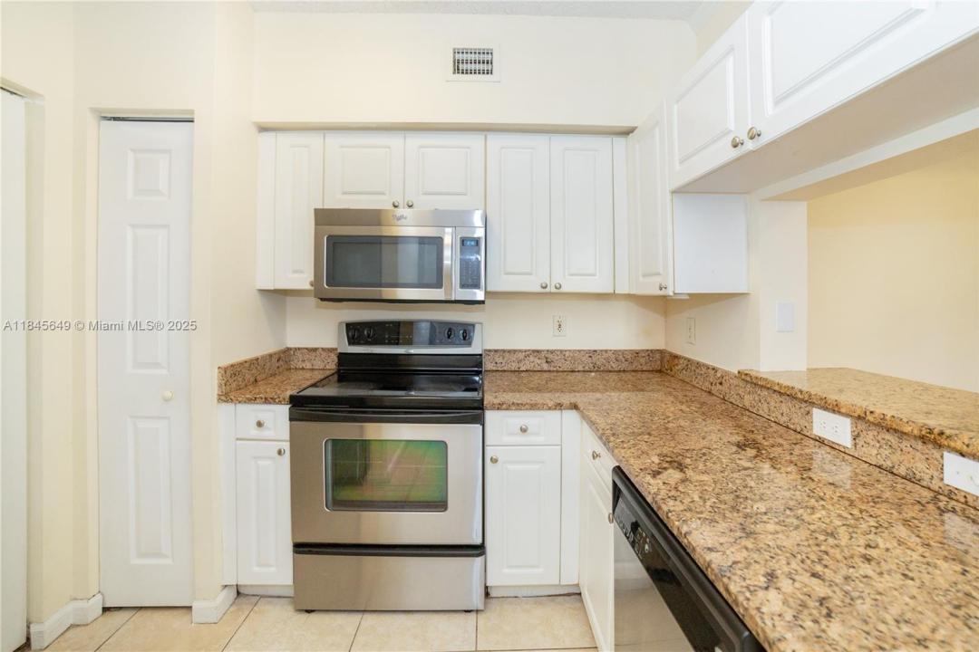 17150 N Bay Rd 2110, Sunny Isles Beach, Florida 33160, USA