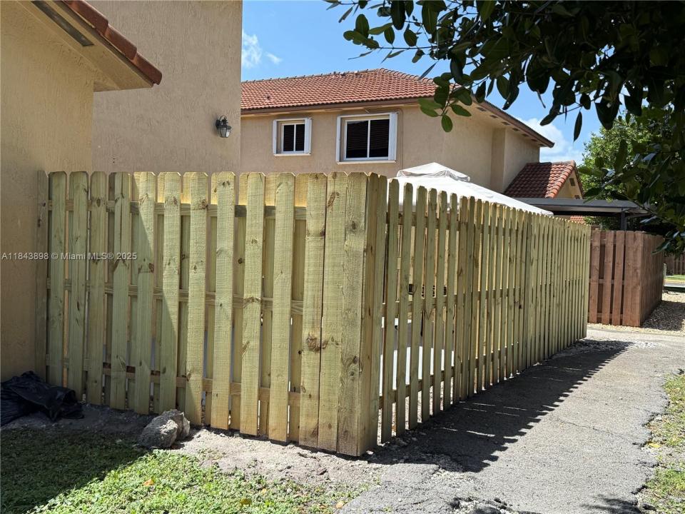 17354 NW 74th Ave 201, Hialeah, Florida 33015