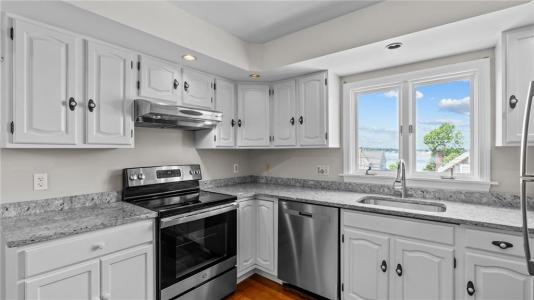 54 Hillside Avenue, Tiverton, Rhode Island 02878