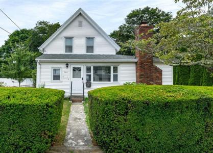 11 Longvue Avenue, Westerly, RI 02891, USA