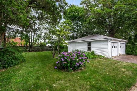 11 Longvue Avenue, Westerly, RI 02891, USA