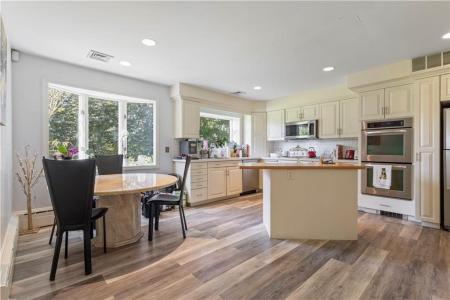 615 Wakefield Street, West Warwick, 로드아일랜드 02893, 미국