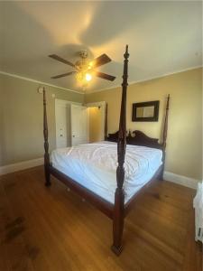 234 Norwood Avenue, Cranston, Rhode Island 02905, Estados Unidos