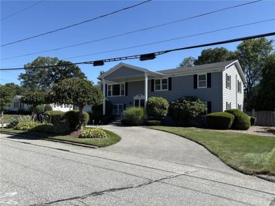 19 Oakhurst Drive, Smithfield, RI 02828, USA