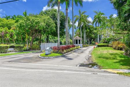 112 S Royal Park Dr 1C, Oakland Park, Florida 33309, USA